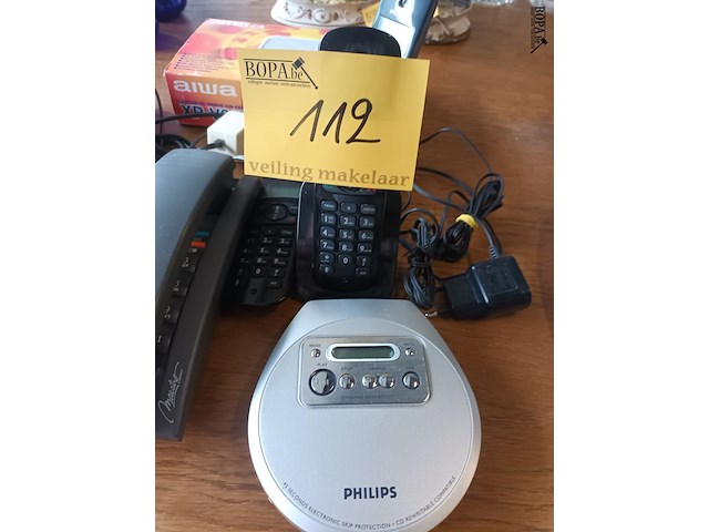 Lot 112 - telefonie en cd player. 6 stuks - afbeelding 3 van  3