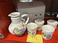 Lot 112 - vintage portugese keramische wijnkan met bekers