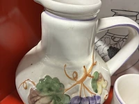 Lot 112 - vintage portugese keramische wijnkan met bekers - afbeelding 2 van  3