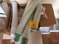 Lot 112 - wegwerp bekers en glazen - afbeelding 1 van  6