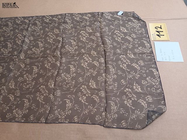 Lot 112 - zijden sjaal - afbeelding 2 van  3