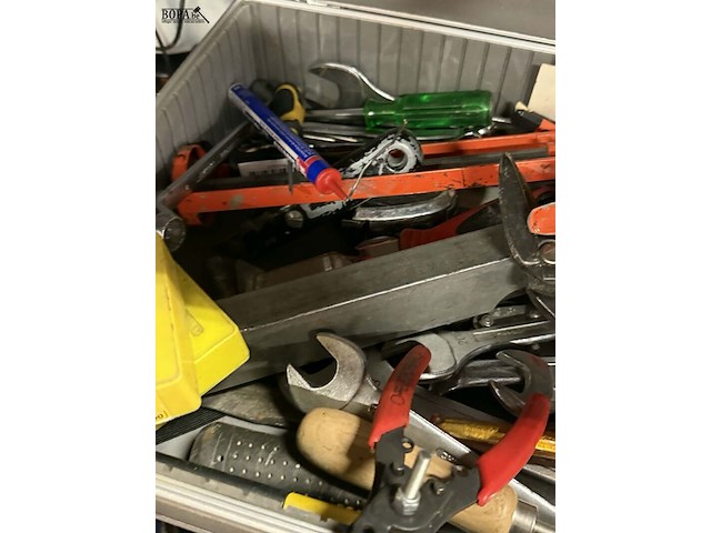 Lot 113 - aluminium koffer met inhoud werkgerief - afbeelding 3 van  4