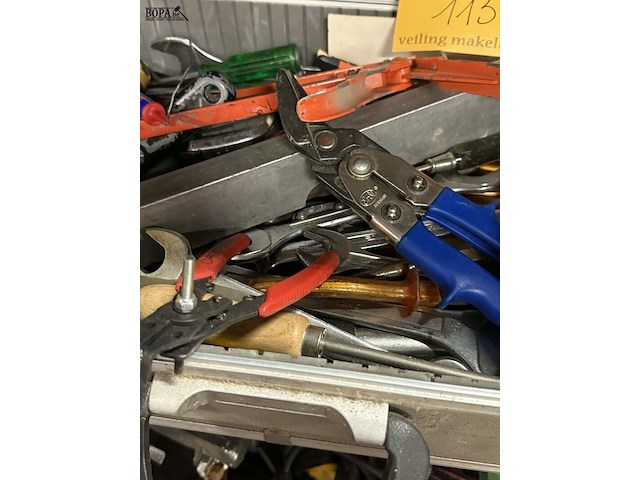 Lot 113 - aluminium koffer met inhoud werkgerief - afbeelding 4 van  4