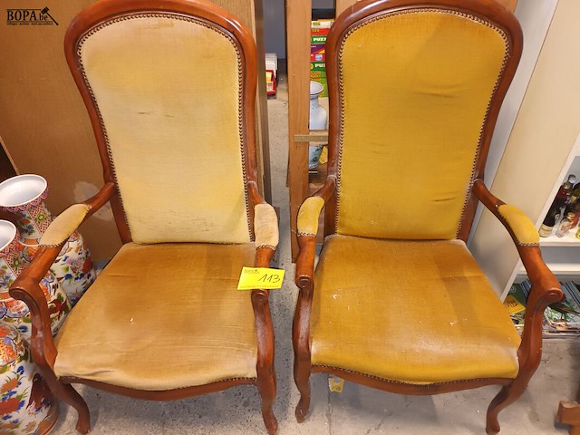 Lot 113 - antieke armstoelen. 2 stuks - afbeelding 1 van  5