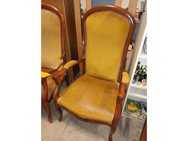 Lot 113 - antieke armstoelen. 2 stuks - afbeelding 2 van  5