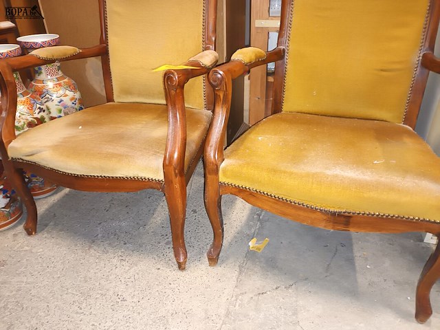 Lot 113 - antieke armstoelen. 2 stuks - afbeelding 4 van  5