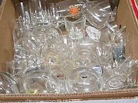 Lot 113 - doos diverse glazen - afbeelding 1 van  2