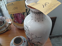 Lot 113 - duo chinese vazen met stempel - afbeelding 2 van  6