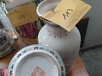 Lot 113 - duo chinese vazen met stempel - afbeelding 3 van  6