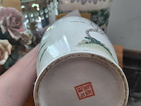 Lot 113 - duo chinese vazen met stempel - afbeelding 4 van  6