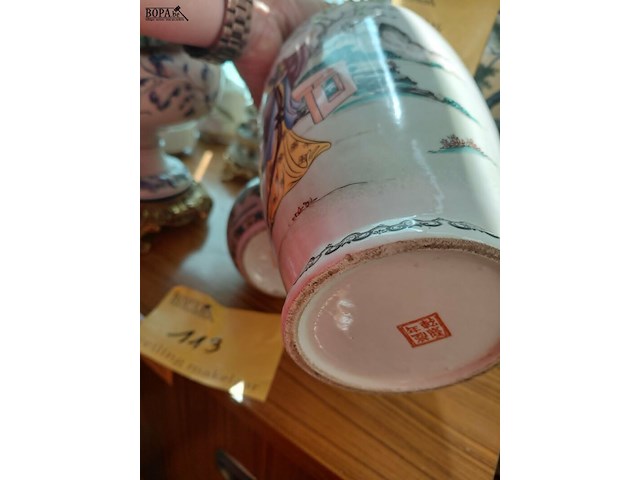 Lot 113 - duo chinese vazen met stempel - afbeelding 5 van  6