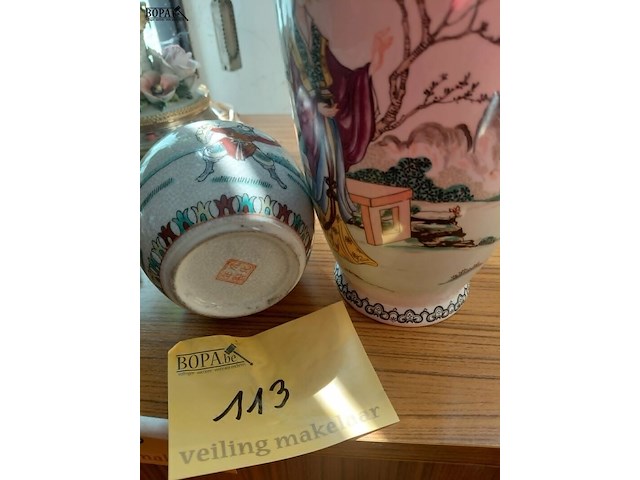 Lot 113 - duo chinese vazen met stempel - afbeelding 6 van  6