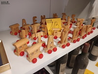Lot 113 - houten treinletters - afbeelding 2 van  3