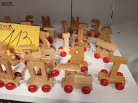 Lot 113 - houten treinletters - afbeelding 3 van  3