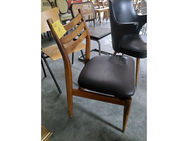 Lot 113 - lot 4 stoelen scandinavisch - afbeelding 2 van  9