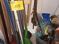 Lot 113 - lot schoonmaakmateriaal - afbeelding 1 van  3