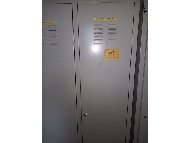 Lot 113 - metalen lockerkast - afbeelding 3 van  3