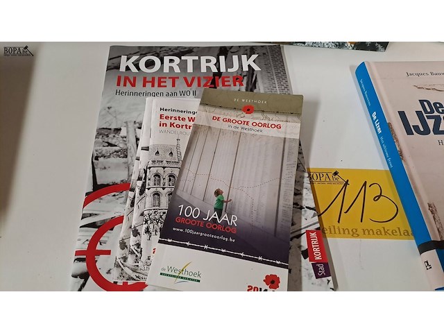 Lot 113 - oorlog boeken over kortrijk 8 stuks - afbeelding 2 van  4
