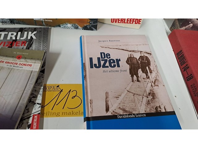 Lot 113 - oorlog boeken over kortrijk 8 stuks - afbeelding 3 van  4