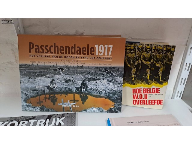 Lot 113 - oorlog boeken over kortrijk 8 stuks - afbeelding 4 van  4