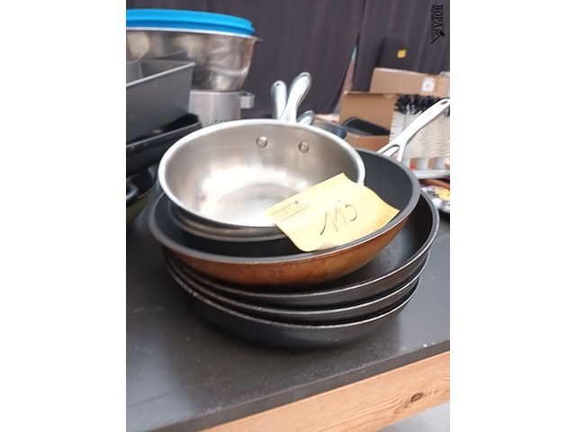 Lot 113 - pannen en keukengerei. 19 stuks - afbeelding 3 van  5