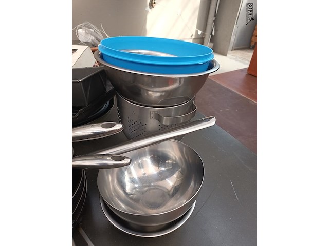 Lot 113 - pannen en keukengerei. 19 stuks - afbeelding 4 van  5