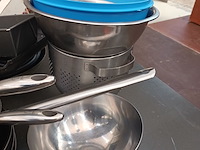 Lot 113 - pannen en keukengerei. 19 stuks - afbeelding 4 van  5