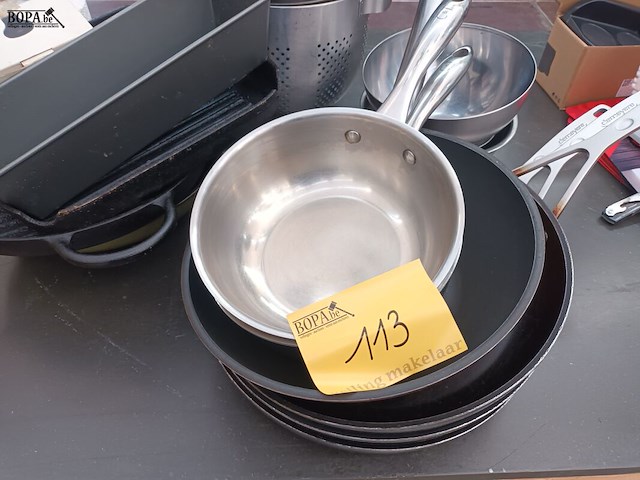 Lot 113 - pannen en keukengerei. 19 stuks - afbeelding 5 van  5