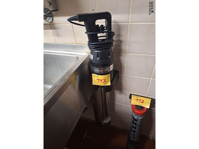 Lot 113 - professionele staafmixer - afbeelding 1 van  3