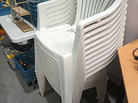 Lot 113 - pvc tuinstoelen. 11 stuks - afbeelding 2 van  2