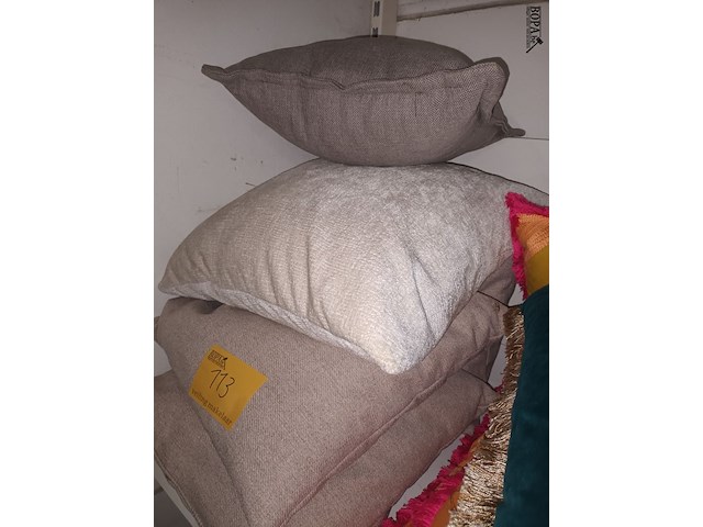 Lot 113 - sierkussens. 4 stuks - afbeelding 2 van  3