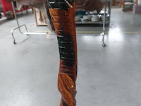 Lot 113 - wandelstok met slangsculptuur - afbeelding 2 van  3