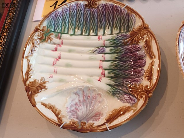 Lot 114 - aspergeborden majolica. 3 stuks - afbeelding 3 van  5