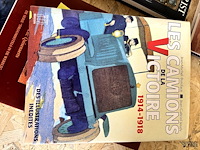 Lot 114 - at home with books en droomhotesl groot brittannie 2 boeken - afbeelding 1 van  8