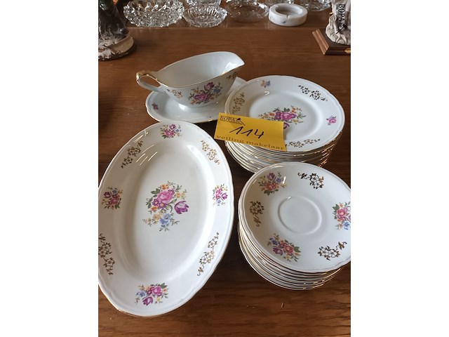 Lot 114 - borden en sauskom. 22 stuks - afbeelding 1 van  3