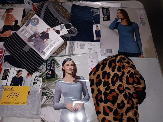 Lot 114 - kledij dames en heren. 29 stuks - afbeelding 2 van  4