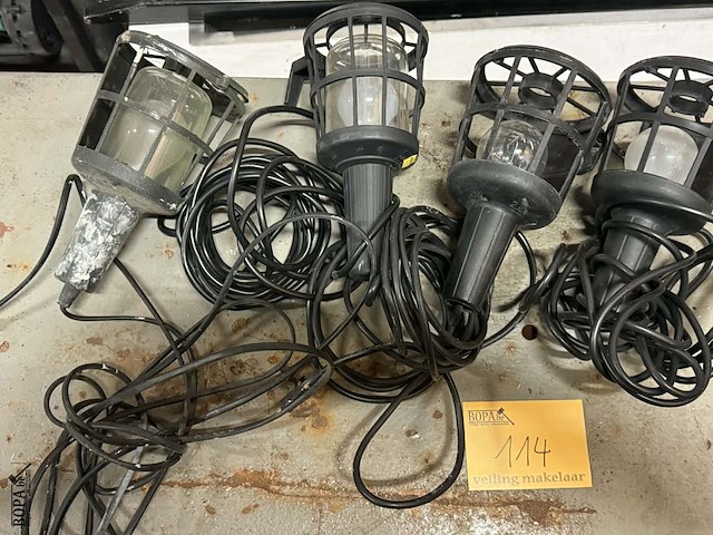 Lot 114 - looplamp - 4 stuks met bevestiging 230v - afbeelding 1 van  3