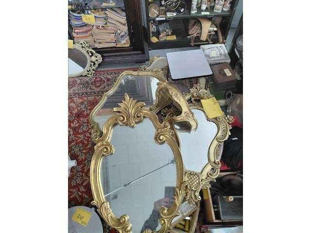 Lot 114 - lot kuifspiegels met muurconsole bladgoud - afbeelding 2 van  6