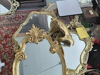 Lot 114 - lot kuifspiegels met muurconsole bladgoud - afbeelding 2 van  6