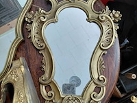 Lot 114 - lot kuifspiegels met muurconsole bladgoud - afbeelding 4 van  6