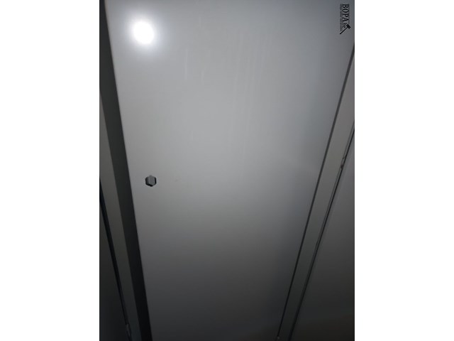 Lot 114 - metalen lockerkast - afbeelding 2 van  4