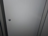 Lot 114 - metalen lockerkast - afbeelding 2 van  4