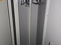 Lot 114 - metalen lockerkast - afbeelding 4 van  4