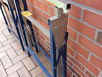 Lot 114 - metalen verstelbare schraag. 2 stuks - afbeelding 3 van  4