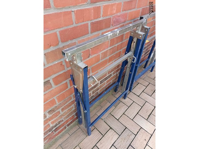 Lot 114 - metalen verstelbare schraag. 2 stuks - afbeelding 4 van  4