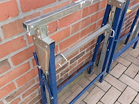 Lot 114 - metalen verstelbare schraag. 2 stuks - afbeelding 4 van  4