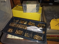 Lot 114 - nagels - afbeelding 2 van  4