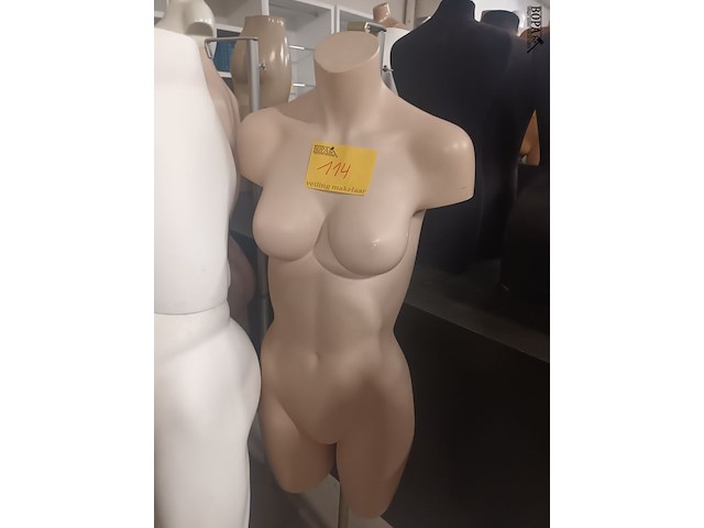 Lot 114 - paspop vrouw torso op statief - afbeelding 1 van  3