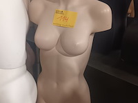 Lot 114 - paspop vrouw torso op statief - afbeelding 1 van  3