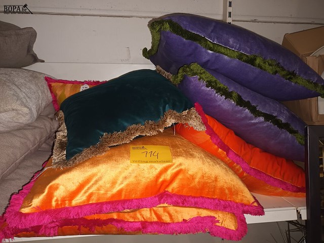 Lot 114 - sierkussens. 7 stuks - afbeelding 1 van  3
